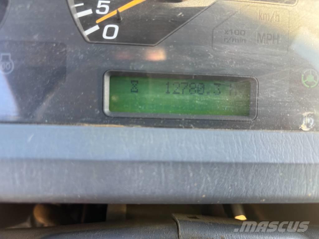 Komatsu WA250-6 Kolesové nakladače
