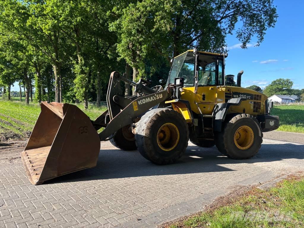 Komatsu WA250-6 Kolesové nakladače