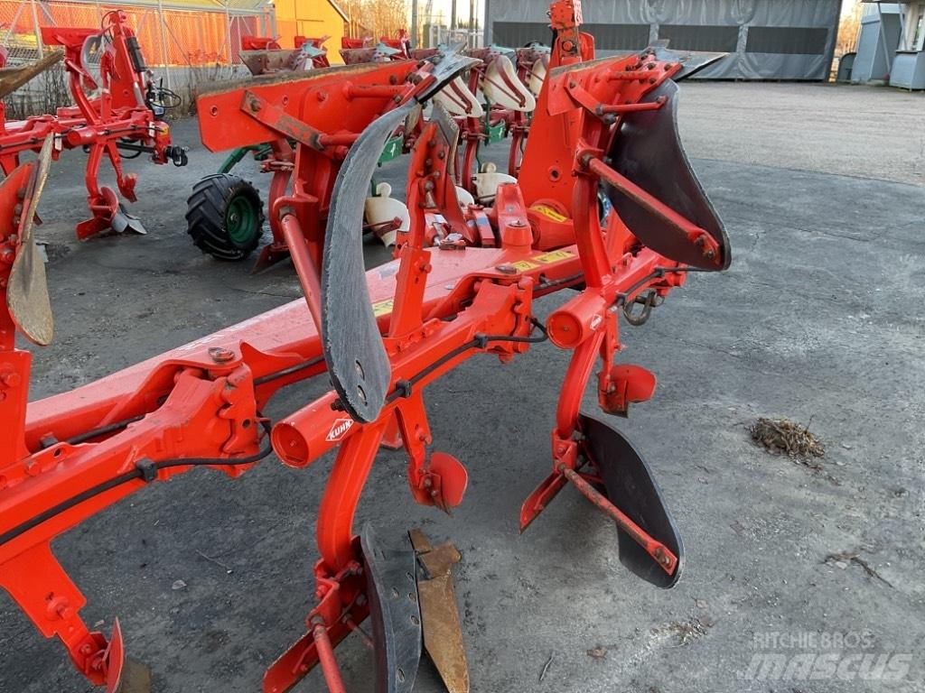 Kuhn Vari-Master 122 Dvojstranné pluhy