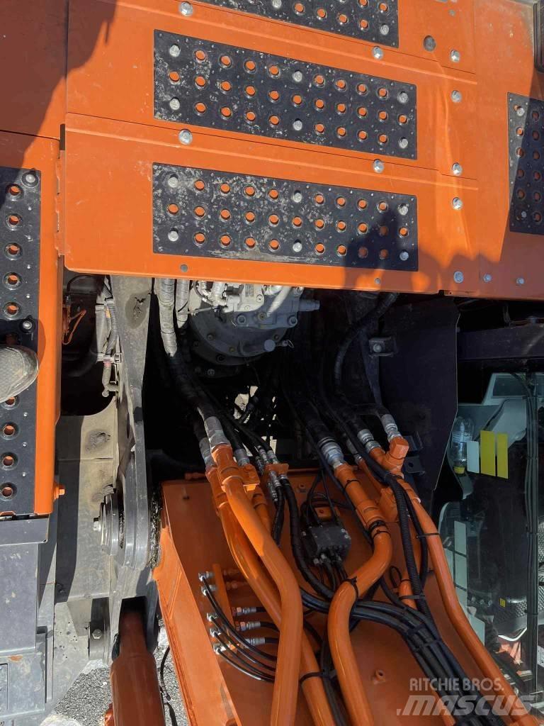 Hitachi ZX300LC-7 Pásové rýpadlá