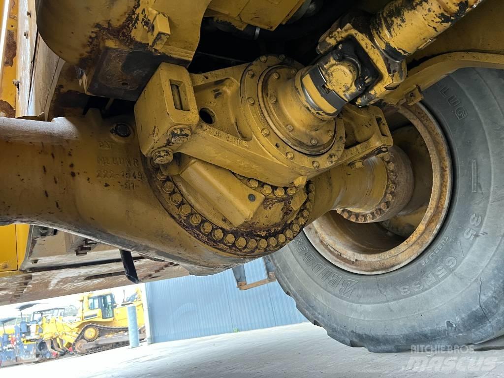 CAT 988H Kolesové nakladače