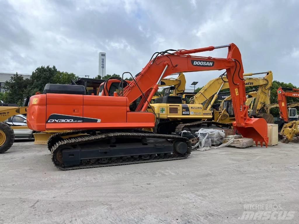 Doosan DX 300 Pásové rýpadlá