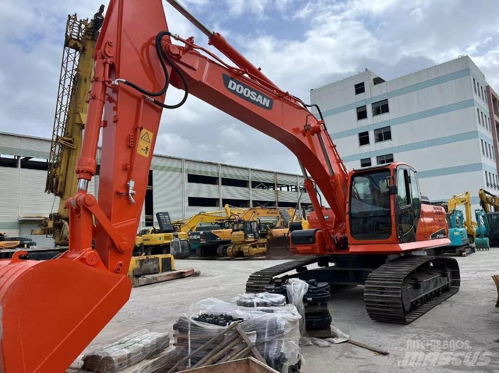 Doosan DX 300 Pásové rýpadlá