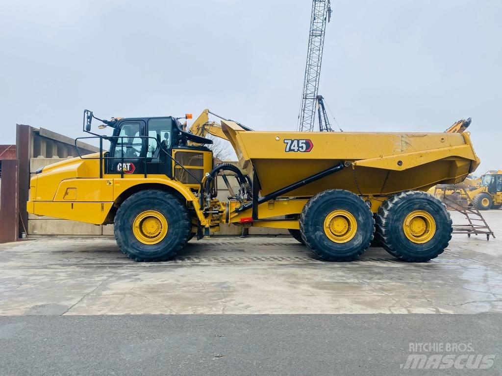 CAT 745 Kĺbové nákladné autá