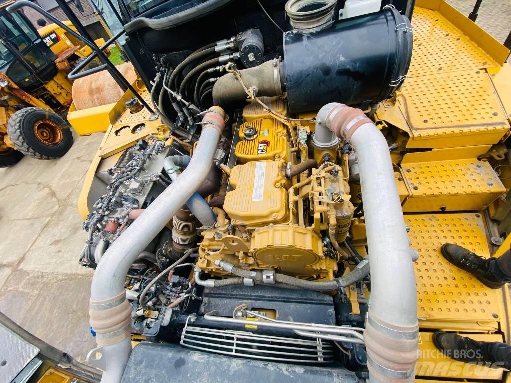 CAT 745 Kĺbové nákladné autá