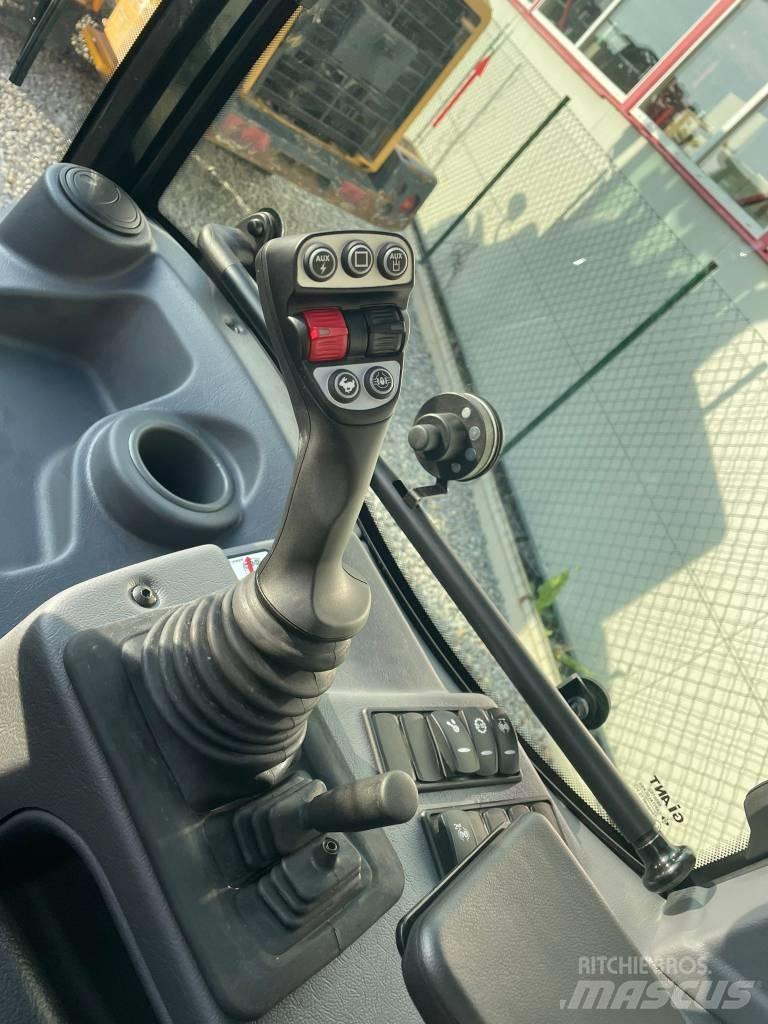 GiANT G 5000 TELE Viacúčelové nakladače