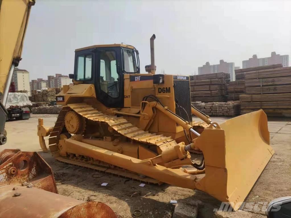 CAT D 6 M Pásové dozéry
