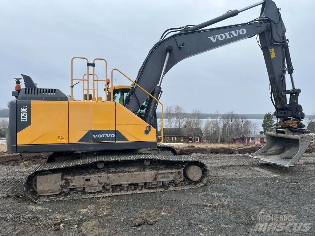 Volvo EC 250 EL Pásové rýpadlá