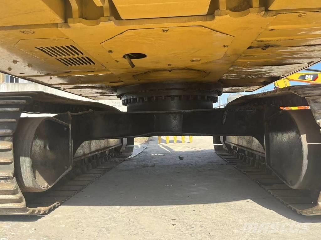CAT 320 D Pásové rýpadlá