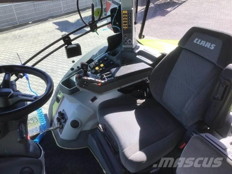 CLAAS AXION 850 Traktory