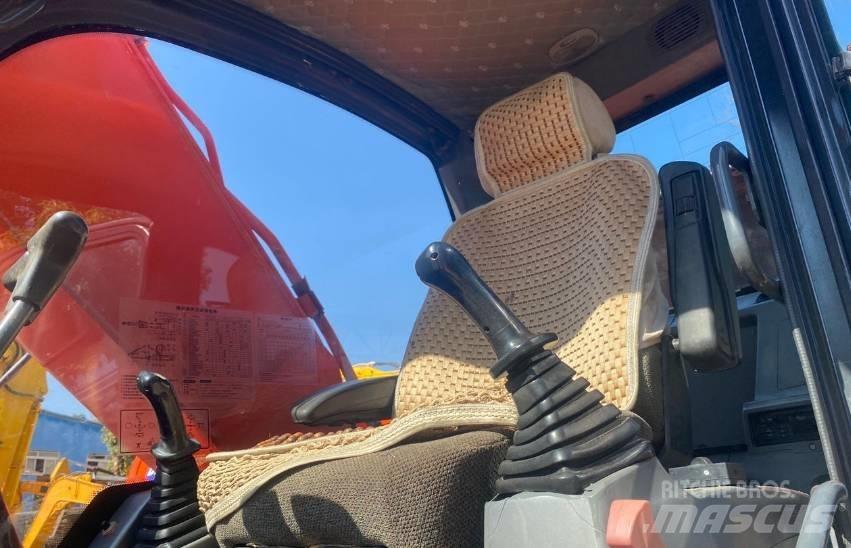 Doosan DX225 Pásové rýpadlá