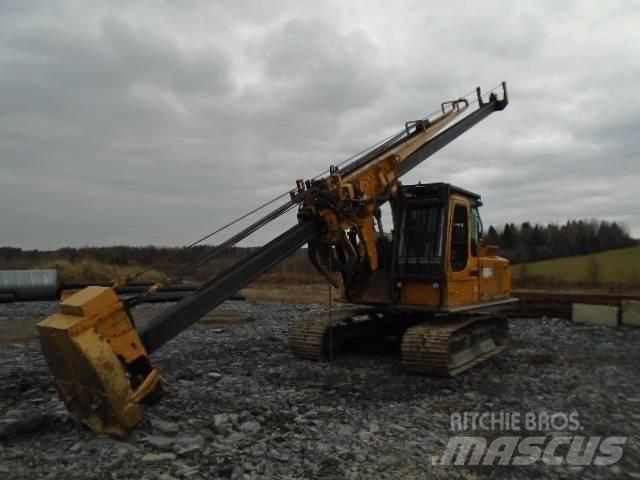 John Deere 200 LC Odvetvovače