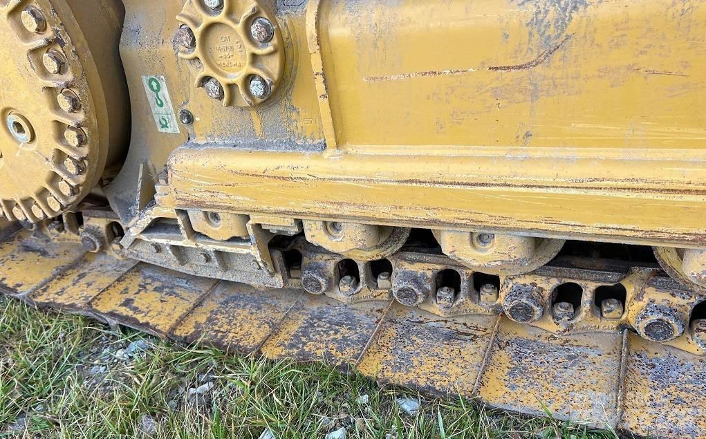 CAT D 4 Pásové dozéry