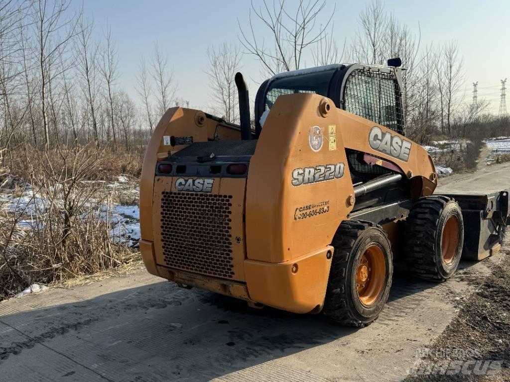 CASE SR220 Šmykom riadené nakladače