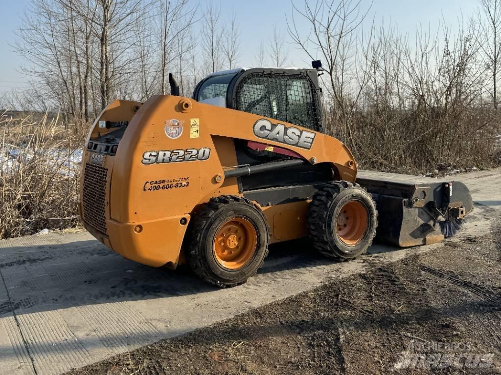 CASE SR220 Šmykom riadené nakladače