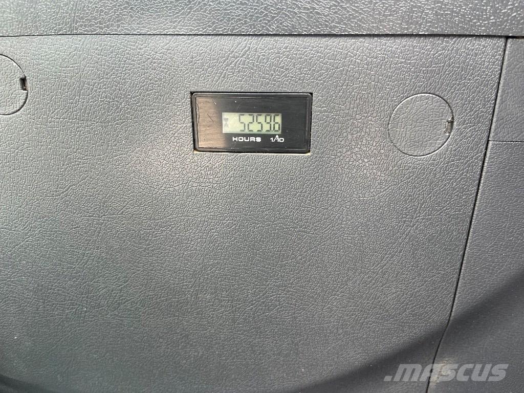 Hyundai HX140LC Pásové rýpadlá