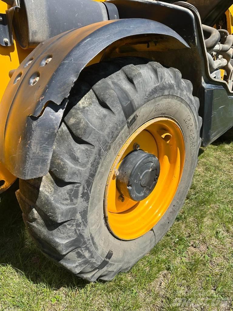 JCB 540-140 Teleskopické manipulátory