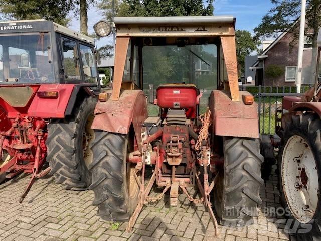International 423 Traktory