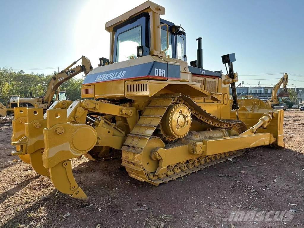 CAT D 8 R Pásové dozéry