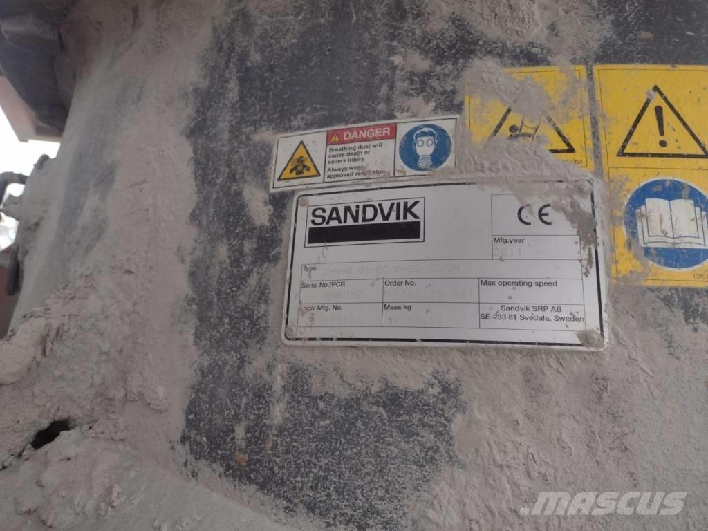 Sandvik UH 450 E Mobilné drviče
