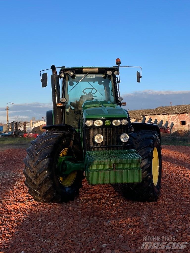John Deere 8230 Traktory