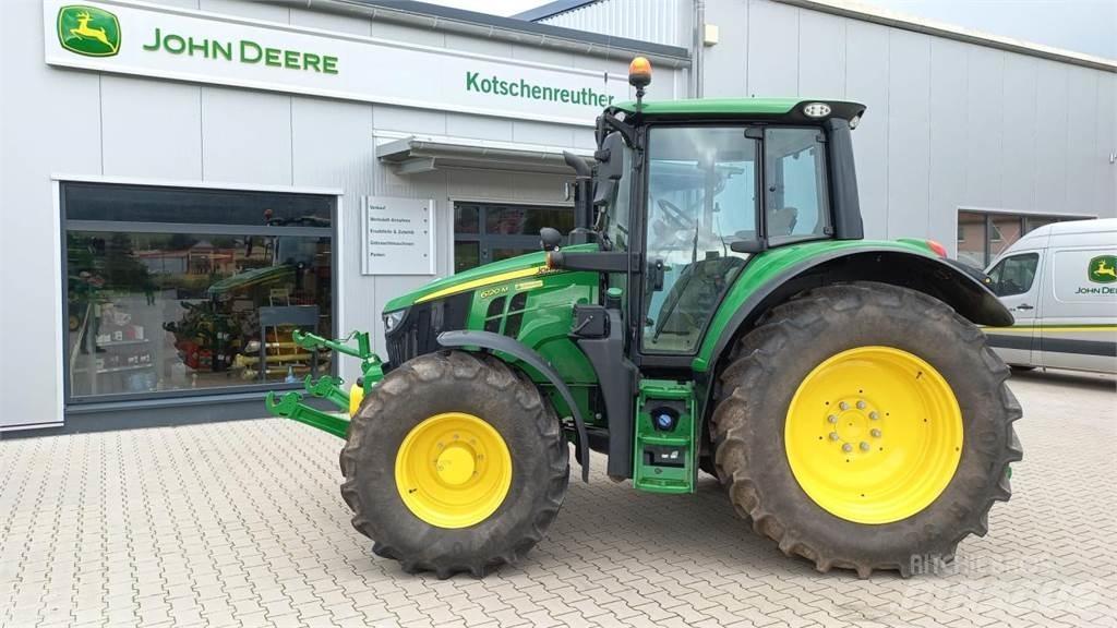 John Deere 6120M Traktory