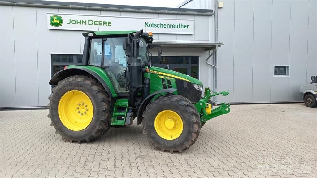 John Deere 6120M Traktory
