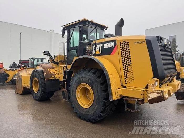 CAT 966M Kolesové nakladače
