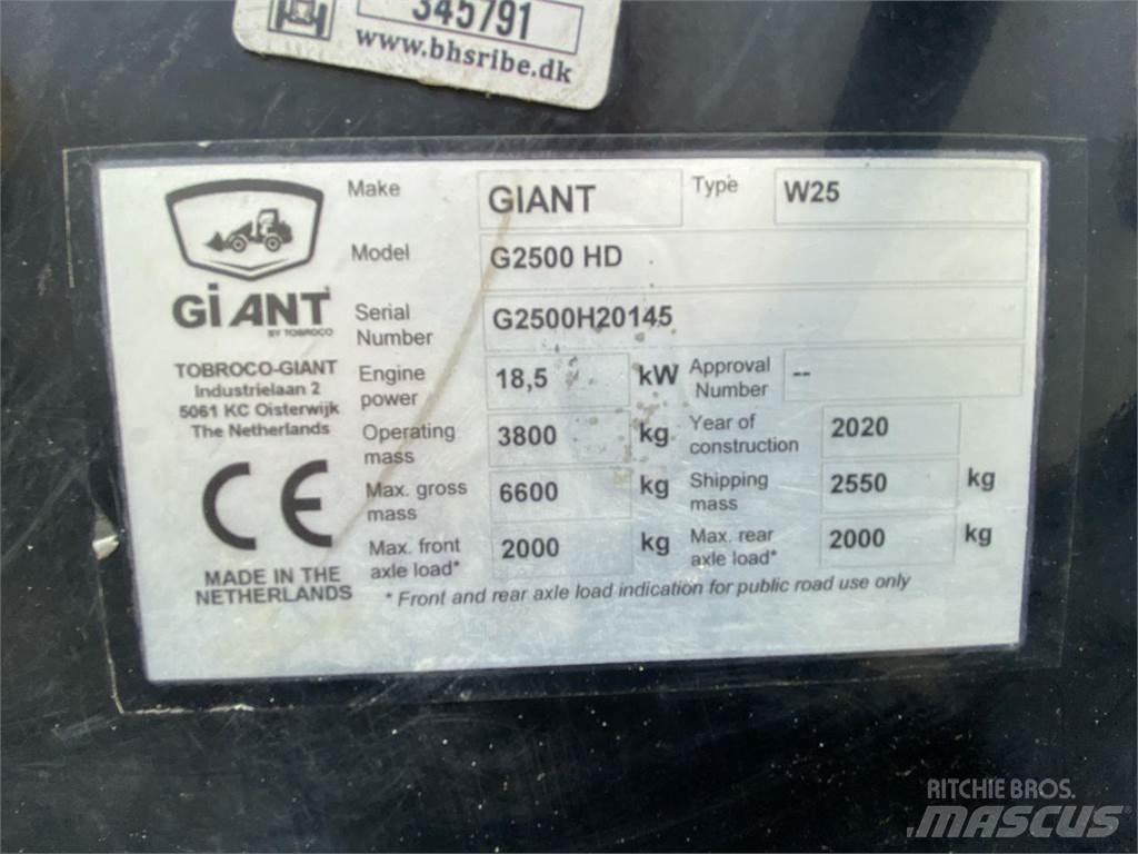 GiANT G2500HD Viacúčelové nakladače