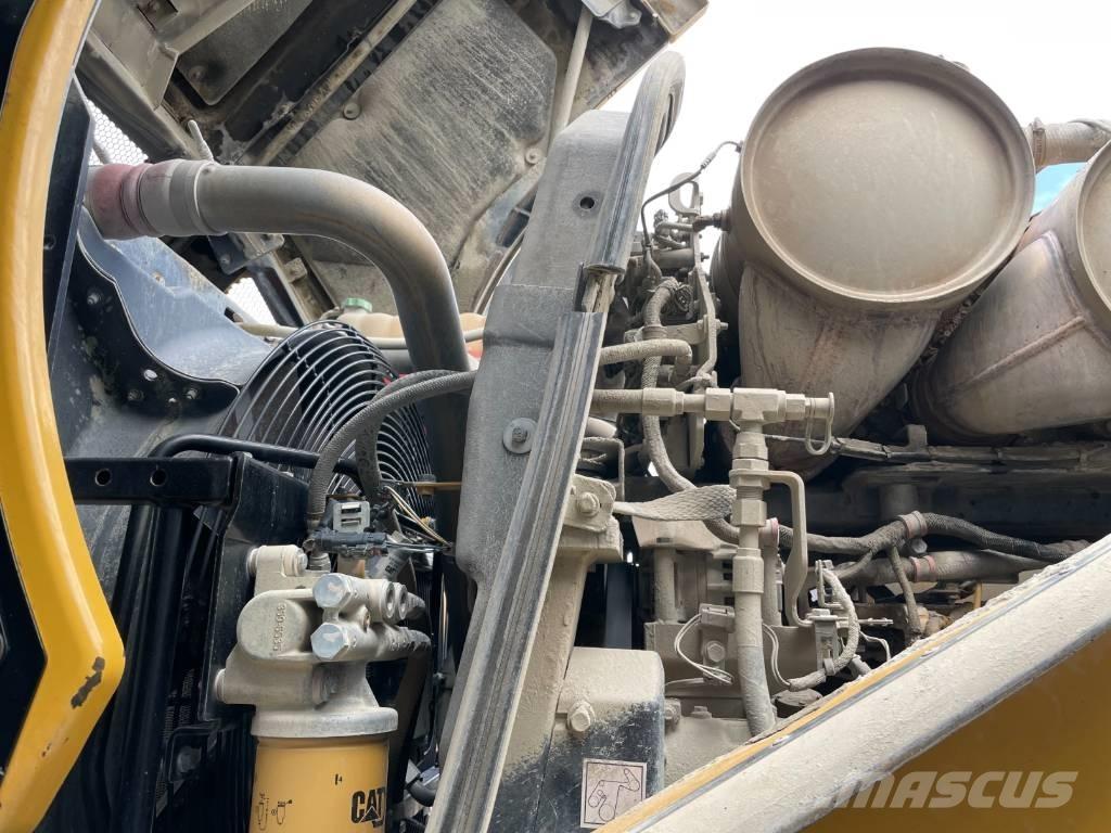 CAT 972M Kolesové nakladače