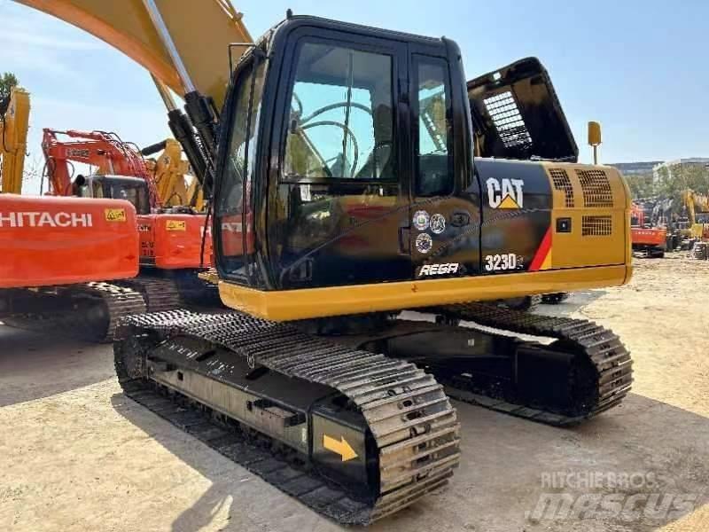 CAT 323 D Pásové rýpadlá