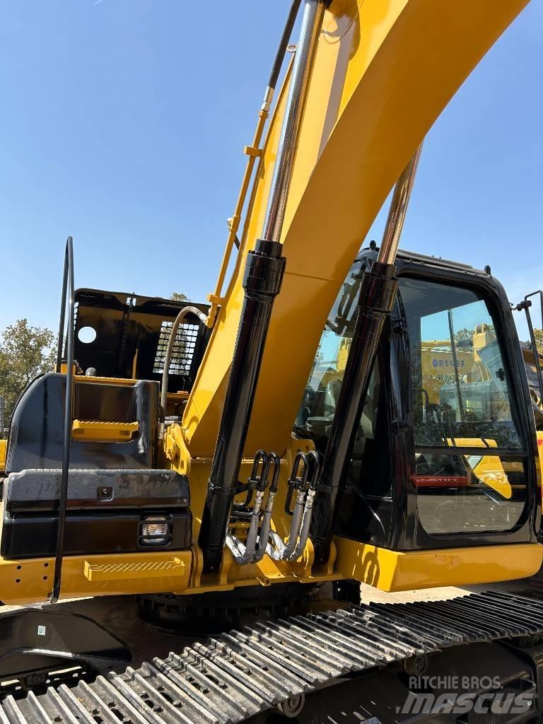 CAT 323 D Pásové rýpadlá
