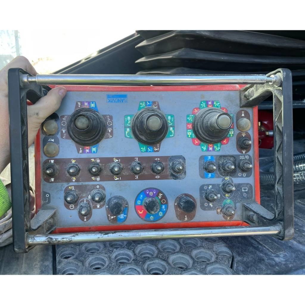 Sandvik DX800i Povrchové vrtné súpravy