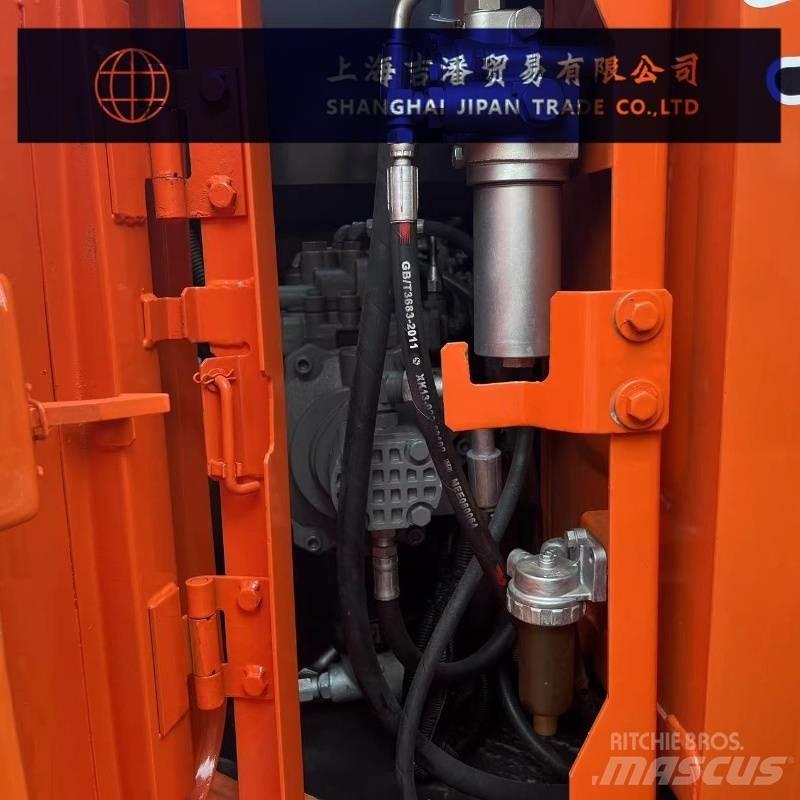 Hitachi ZX 135 Pásové rýpadlá