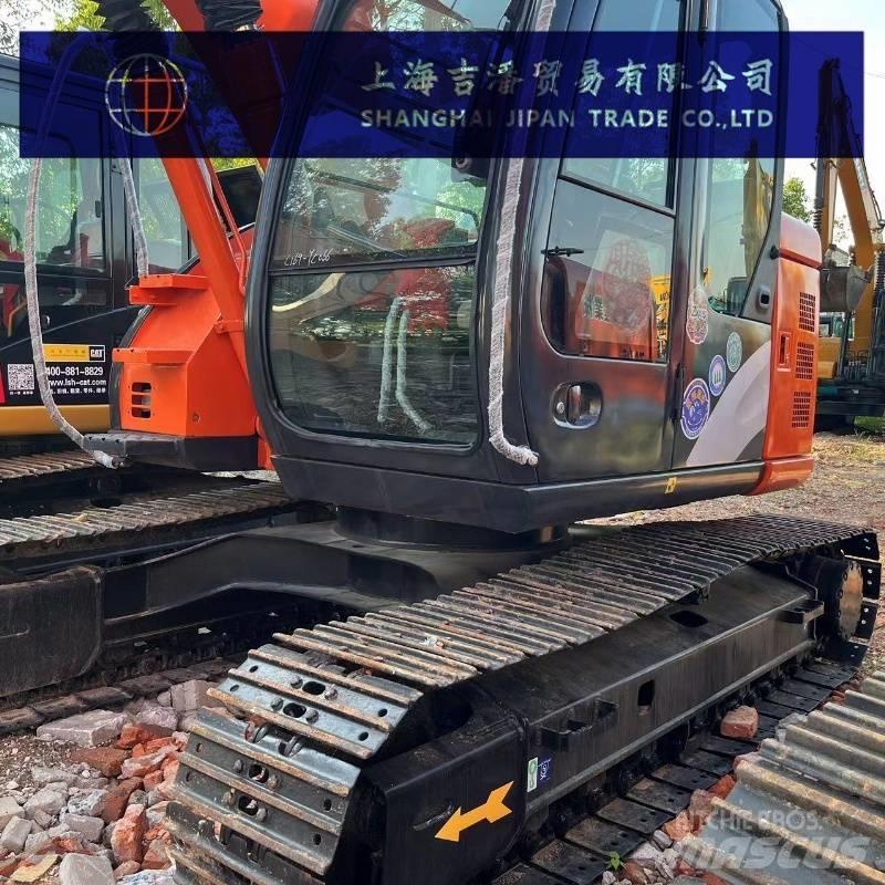 Hitachi ZX 135 Pásové rýpadlá
