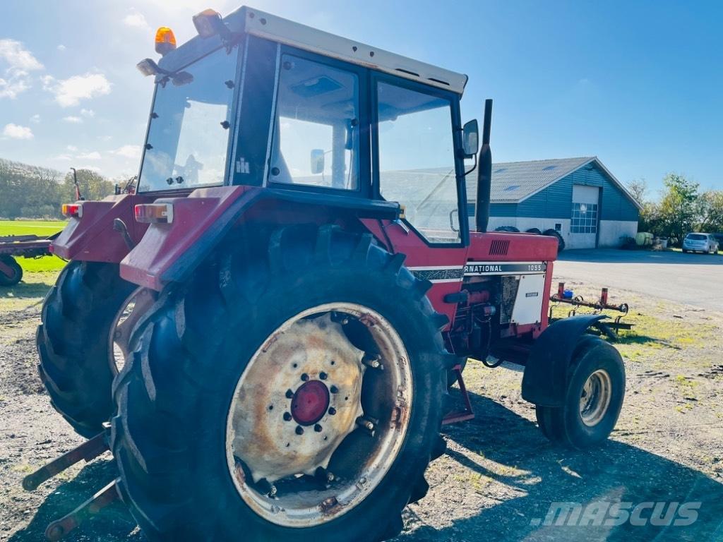 International 1055 Traktory