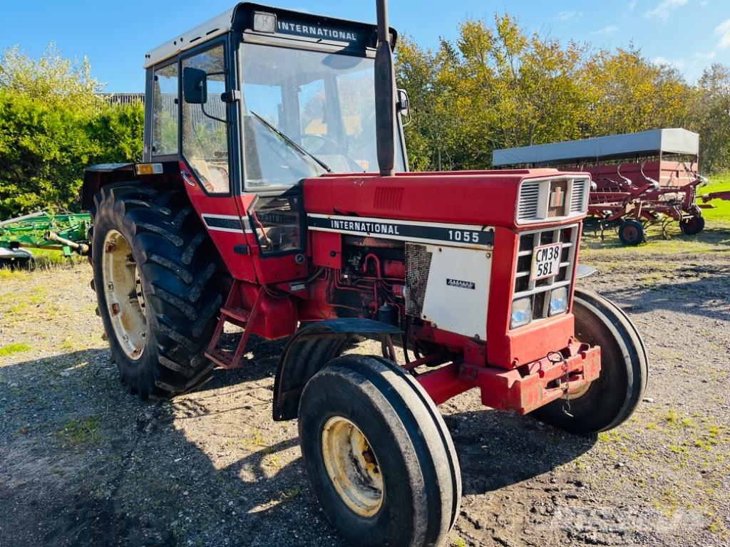 International 1055 Traktory