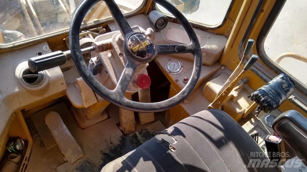 CAT 950 B Kolesové nakladače
