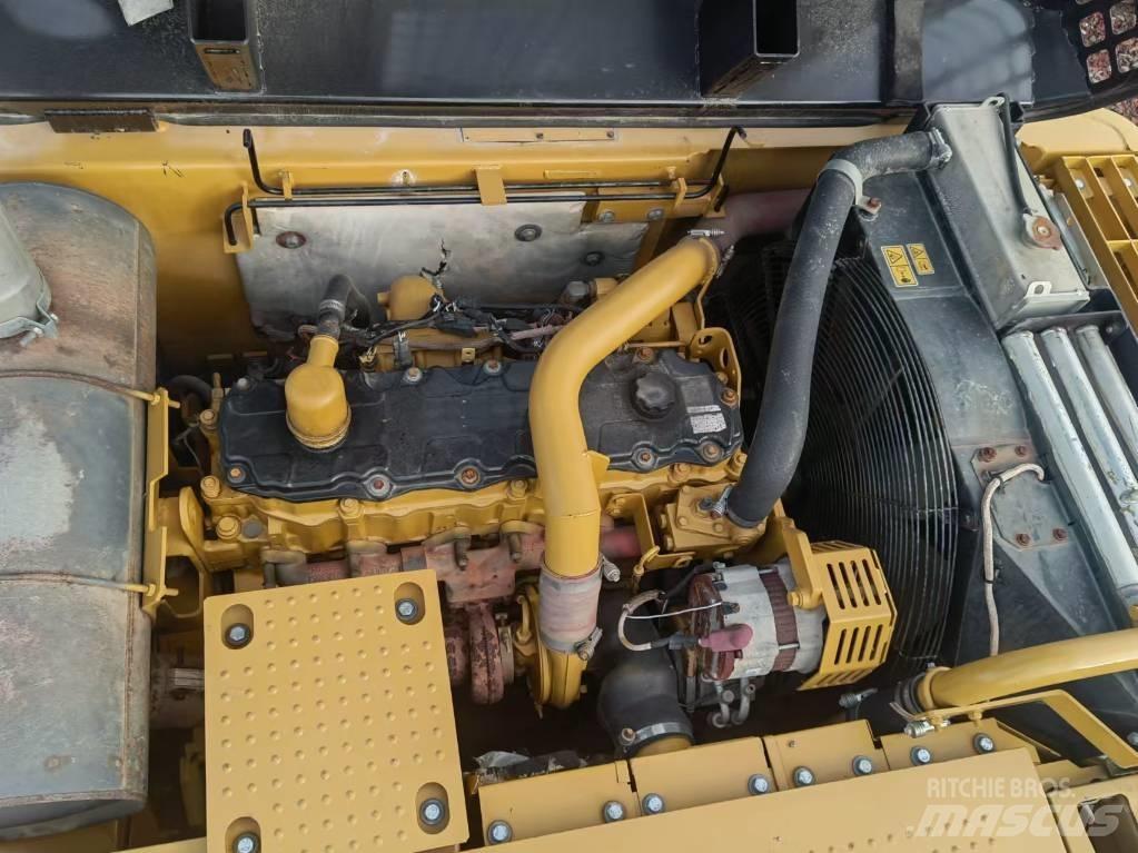 CAT 325 D2 Pásové rýpadlá