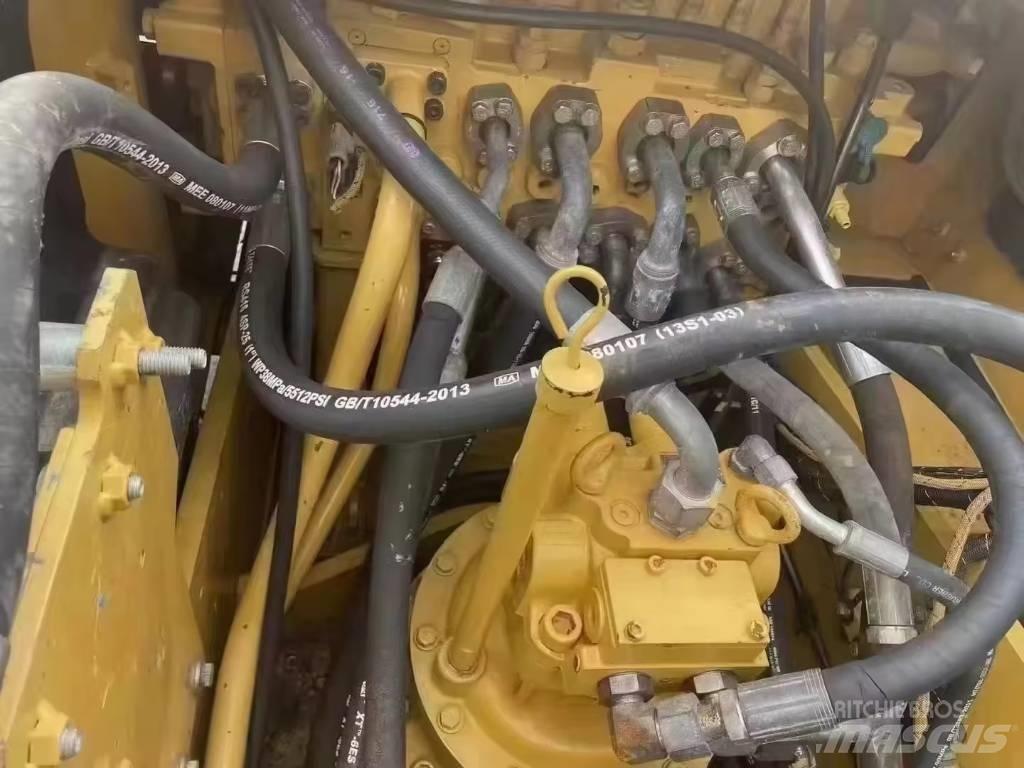 CAT 320 D Pásové rýpadlá