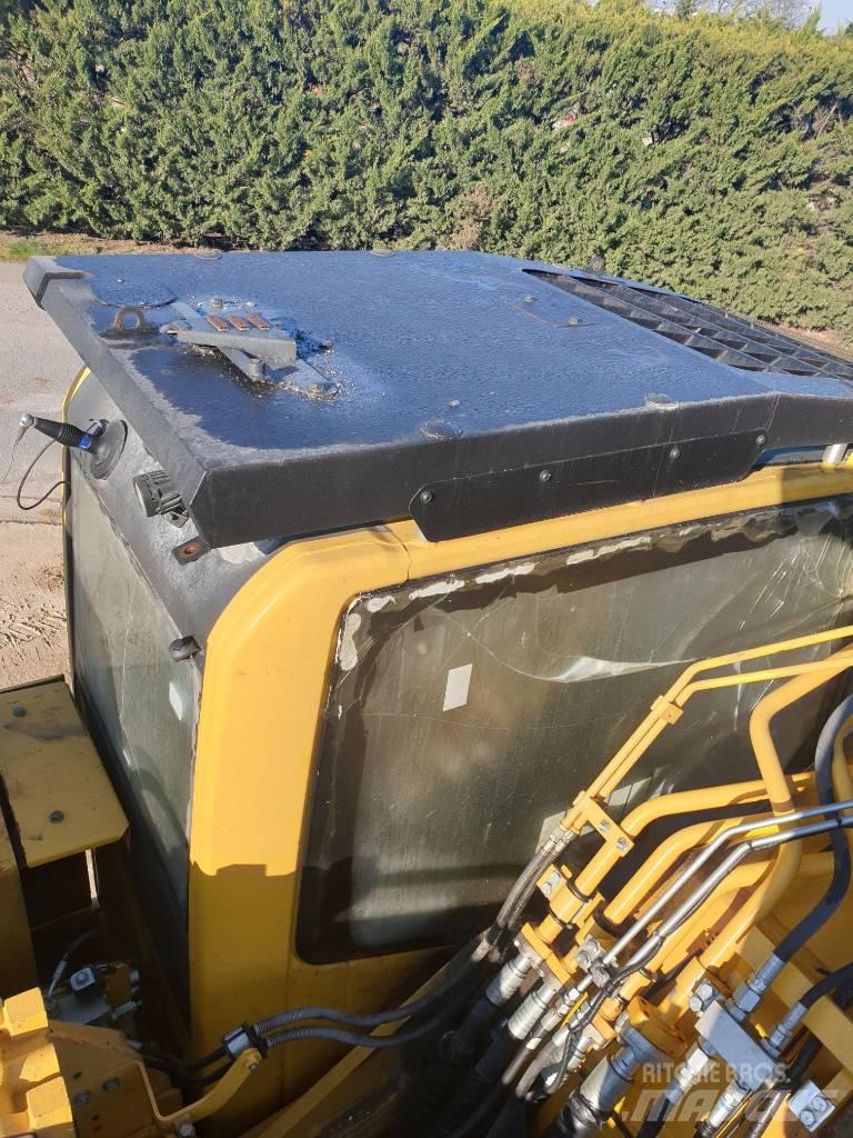 Komatsu PC490LC-11 Pásové rýpadlá