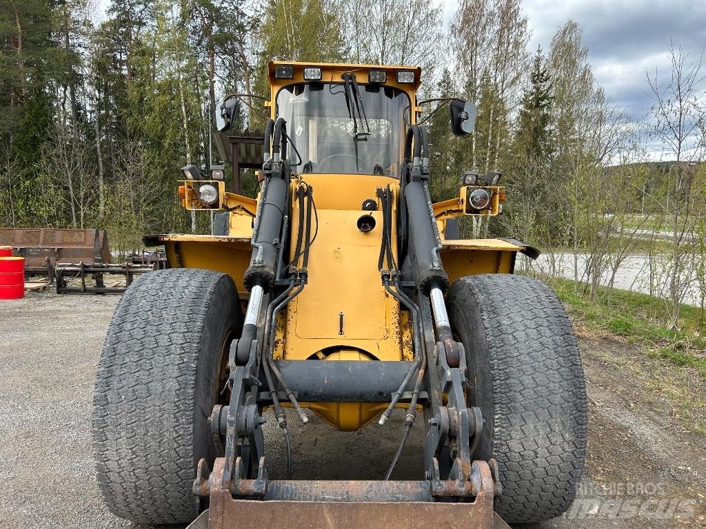 Volvo L 120 Kolesové nakladače
