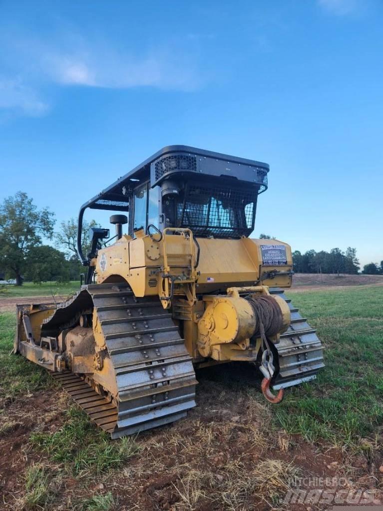 CAT D 6 Pásové dozéry