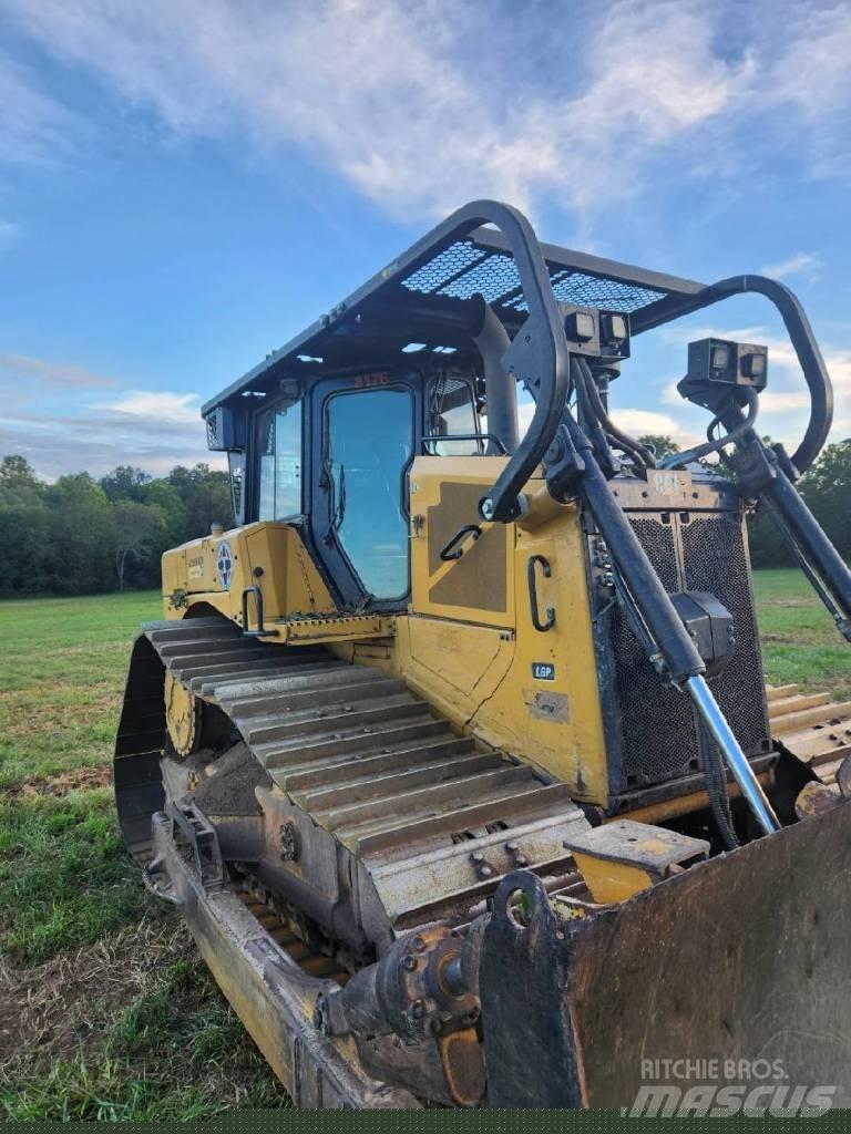 CAT D 6 Pásové dozéry
