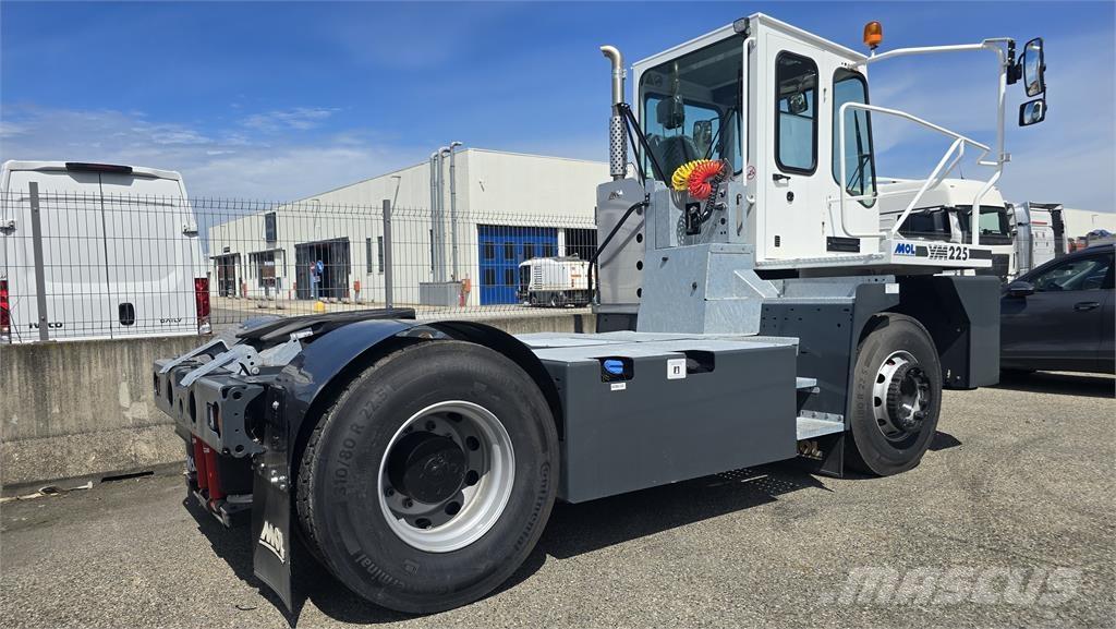 MOL YM225 Terminálový ťahač