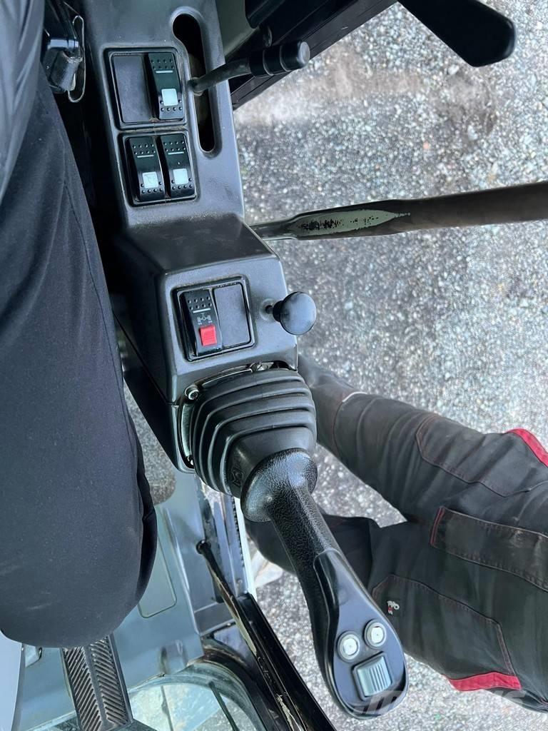 CAT M 313 D Kolesové rýpadlá