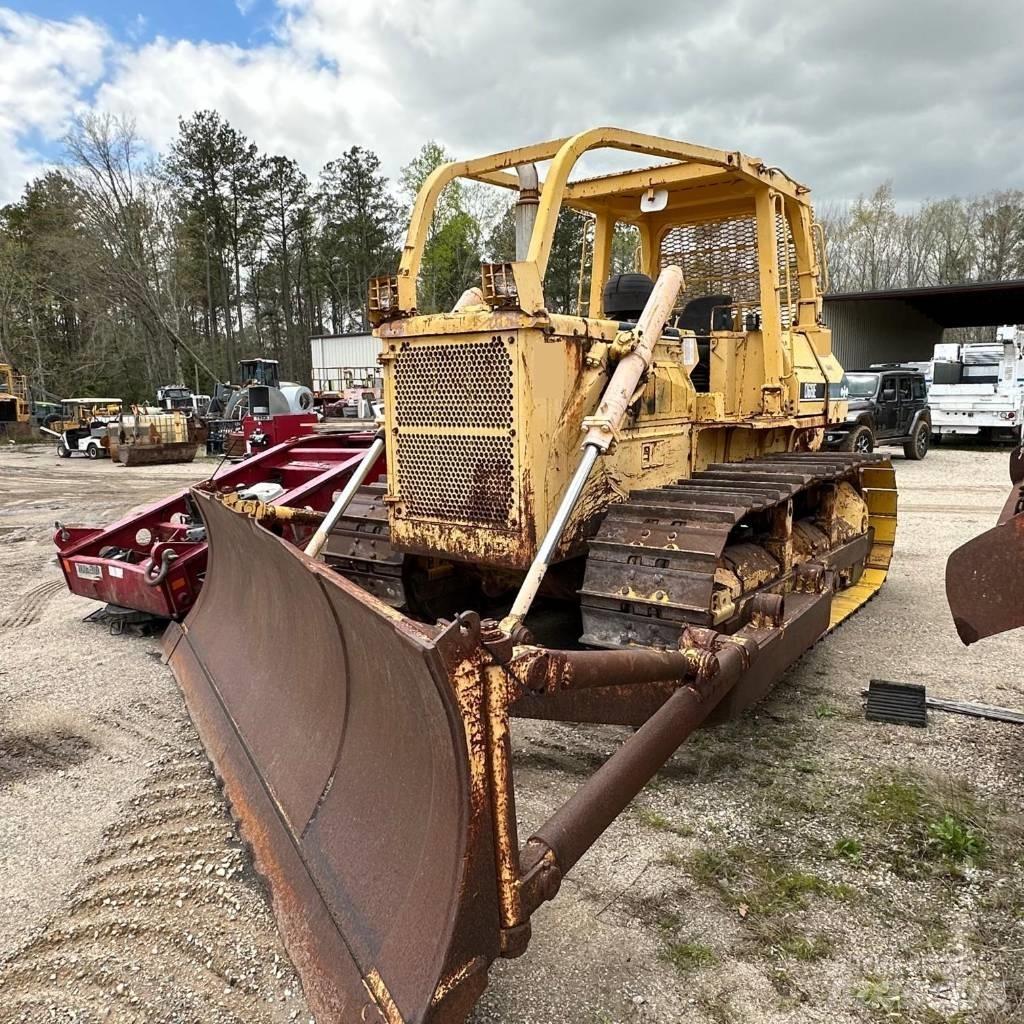 Komatsu D 68 E-1 Pásové dozéry