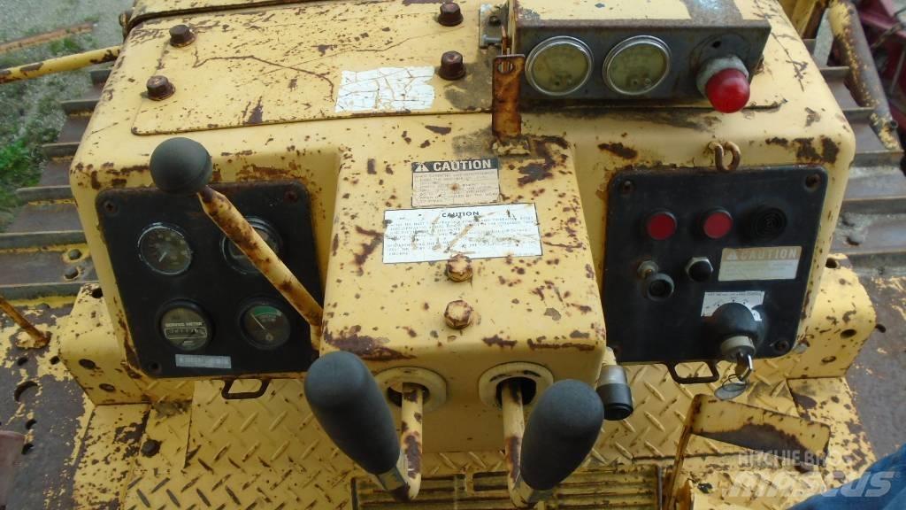 Komatsu D 68 E-1 Pásové dozéry