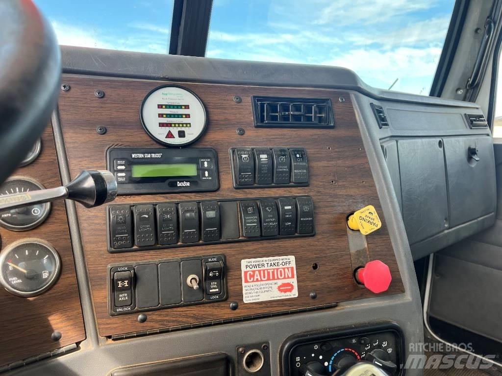 Western Star 4900 Pásové žeriavy