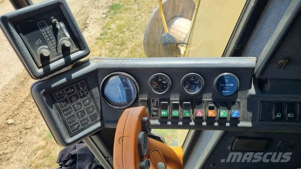 New Holland TC 56 Kombinované zberacie stroje